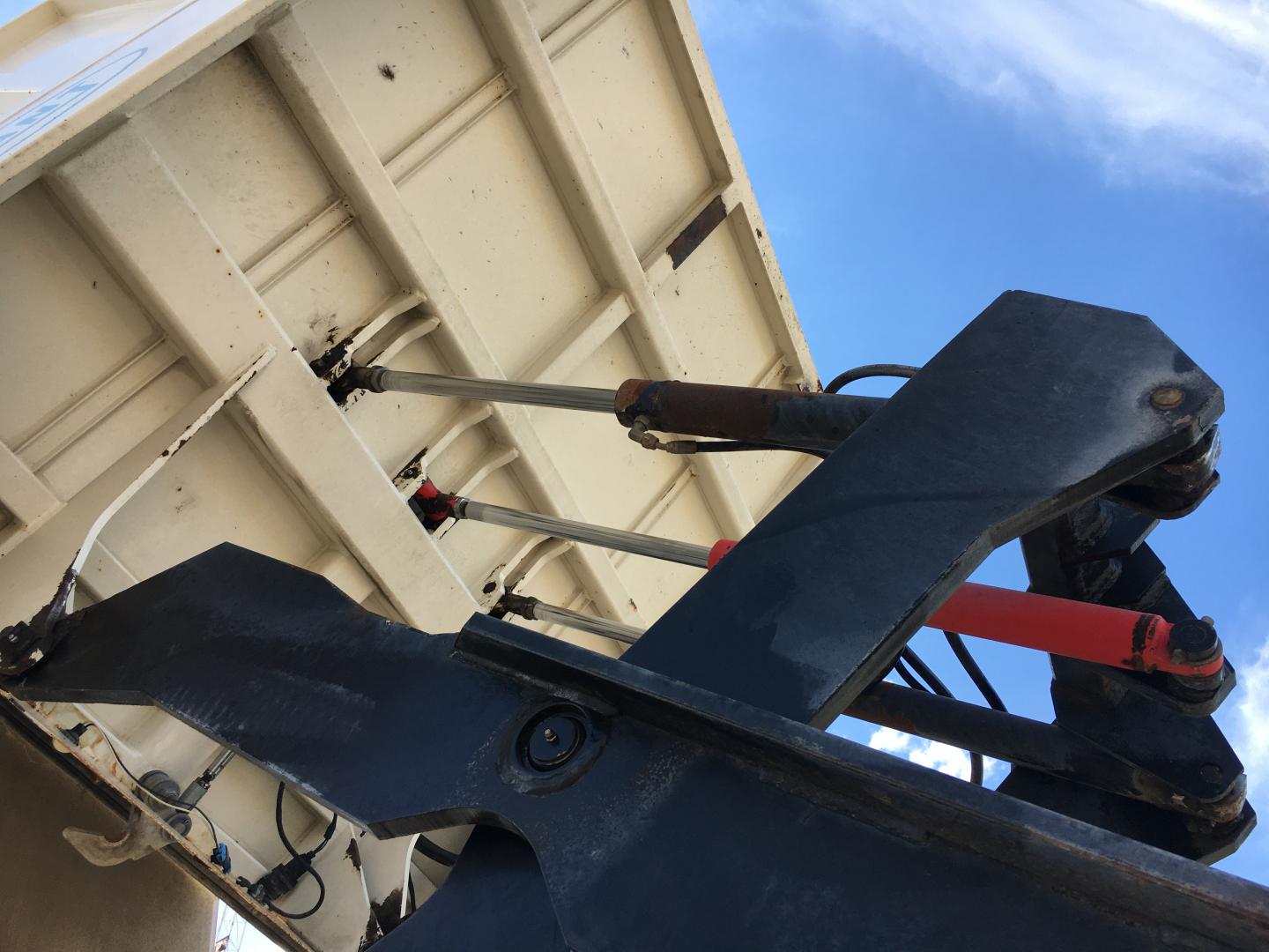 ./imagenes/INVOICE/2019/16462/BARREDORA TENNANT 830-II (43).JPG